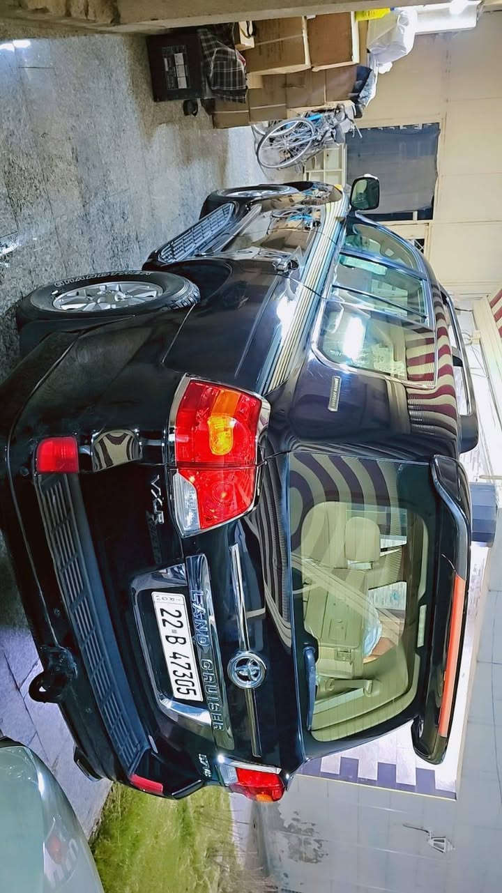 السلام عليكم للبيع ٢٠١٠ مواصفات ١١ سياره كشن كهرباء جلد شاشه جبيره تلفزيون بل قماره مكينه ٨ مواصفات vxr صدر امامي خلفي جديد تخم تاير قبل ١٠ ايام شاده اتراي مال سياره زيرو مكينه كير كفاله بدون فتح سياره كلش حلوه او جديده تحويل ثاني يوم والسيارة مكفوله من الصبغ وتبديل والضربه  مكان بغداد للإستفسار اتصال ع رقم ***********
