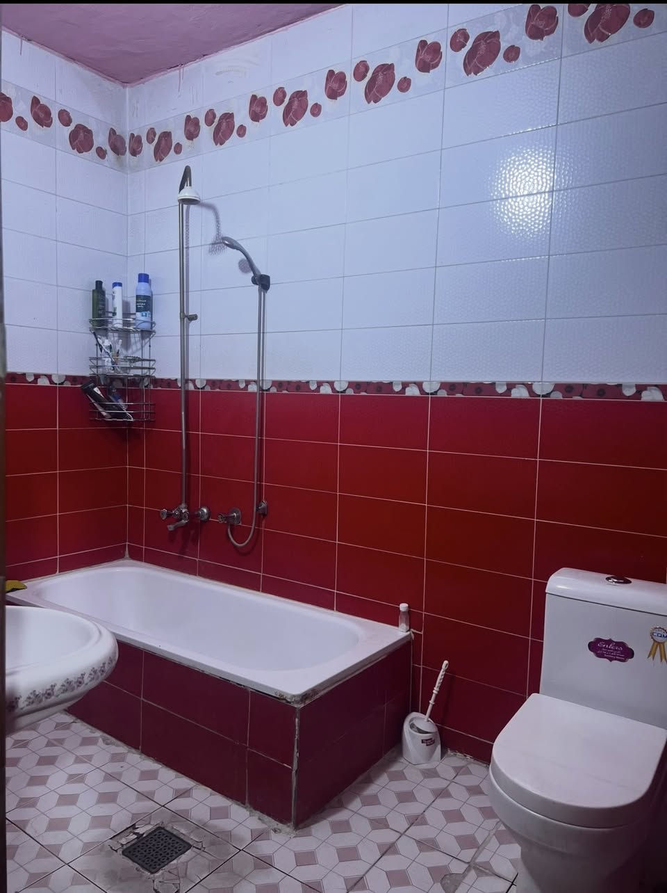 دار للبيع
مساحه 135متر خارطه تركيه 
الواجهة 5 متر
نزال 27 متر 

الطابق الاول
مطبخ+خدمات+غرفة نوم+منور
 
الطابق الثاني 
غرفة+خدمات+استقبال نظام تركي

الطابق الثالث 
غرفة+ خدمات+سطح

بغداد الجديدة / حي الخليج 
📍قرب مستشفى العلماء 
الاستفسار ***********
