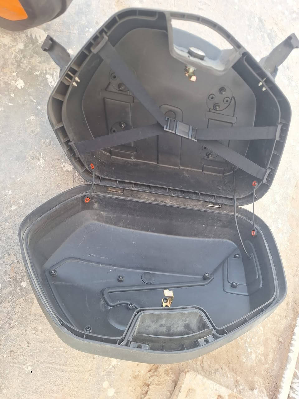 السلام عليكم جنط دراجة رحال
جنط طباكة وقفالة فول نضافة 

للبيع السعر ١١٥ ***********
