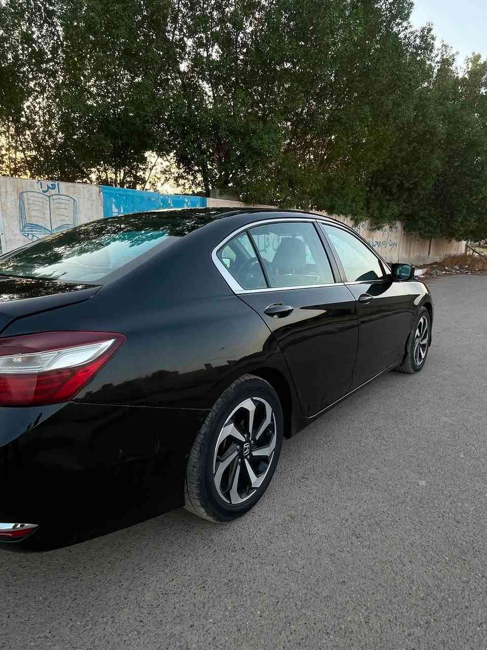 السلام عليكم 
هوندا اكورد 2400 موديل 2017 كندي للبيع …
ماشيه 270 بيها 5 قطع صبغ بدون دواخل 
إيرباك سليم رقم دولي جديد سيارة بأسمي 
تخم تاير امامي جديد صدر جديد محرك وكير خير من الله نص فول بوب جلد تدفئه بالكشنات كشن السائق كهربائي شاشه لمس سعر مناسب للأستفسار الاتصال على الرقم ***********
