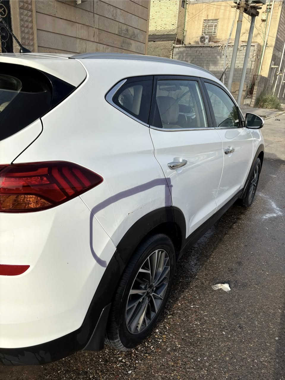 السلام عليكم
توكسان 2020 بيها بارد قليل موضح بالصور
مطلوبة للمصرف باقيلها شهرين وتصير حره
راعيها بالبصرة ولد شرطي درة مالت الله
ماشية 104 الف قابلة للزيادة
السعر المطلوب 185$ 

البصرة - الطريسة
***********
