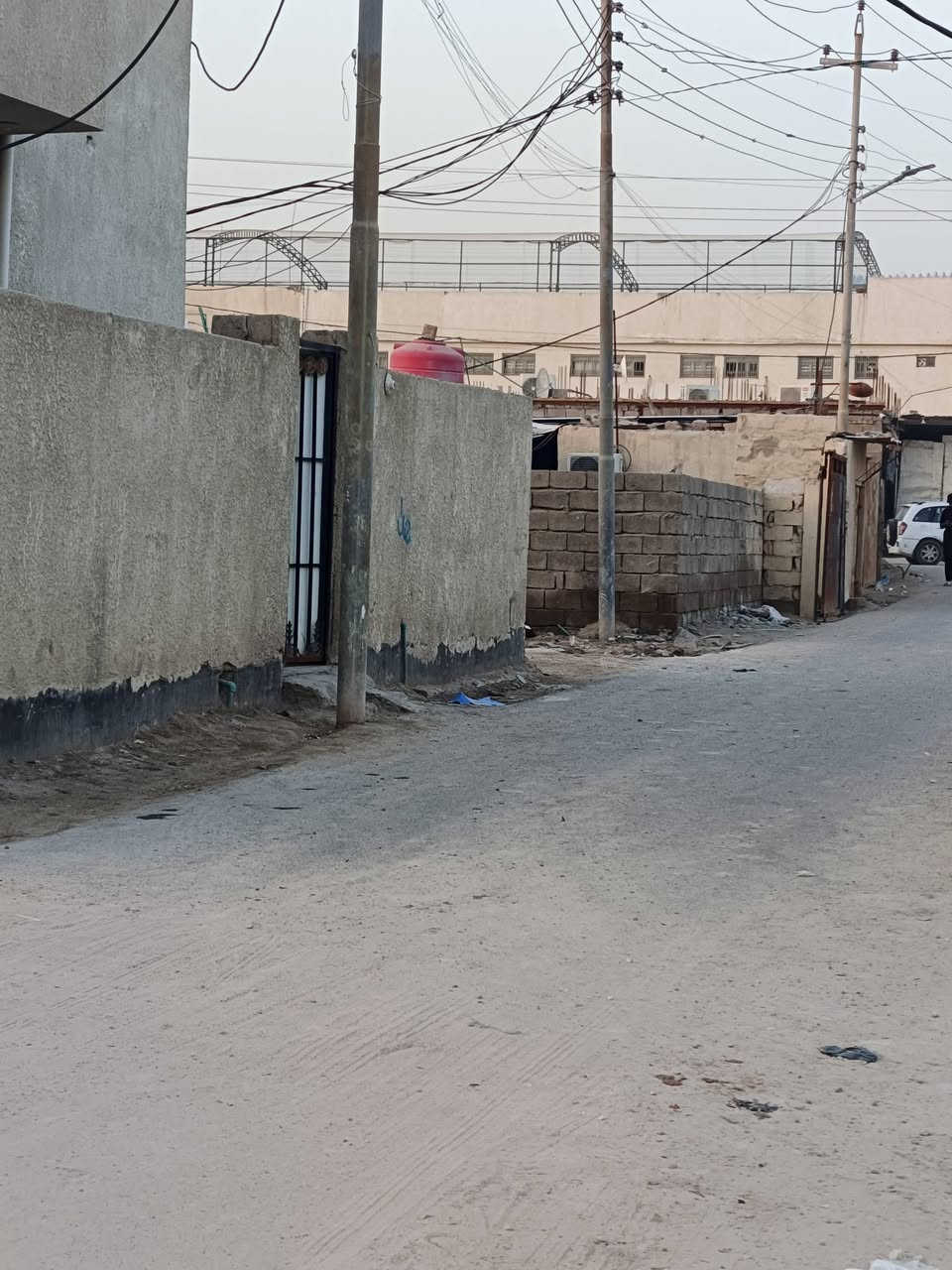 أسعد ألله أوقاتكم بكل خير 🌹
اللاستفسار ***********
توفر قطعه للبيع 🔹

ألمساحه 220 م ⚡
على شارع تبليط 10 م

جميع الخدمات متوفره
مدارس قريبه عليك + ماء + كهرباء + مجاري

نوع العقار : طابو ملك صرف زراعي تتكاتب وي مالك الأرض مباشرةً 

العنوان : أبي الخصيب طريق الوصطي مقابيل مدارس طيور الخصيب الاهليه تبعد عن طريق الوصطي 50 م

سعر 45 وبي مجال
اللاستفسار ***********
