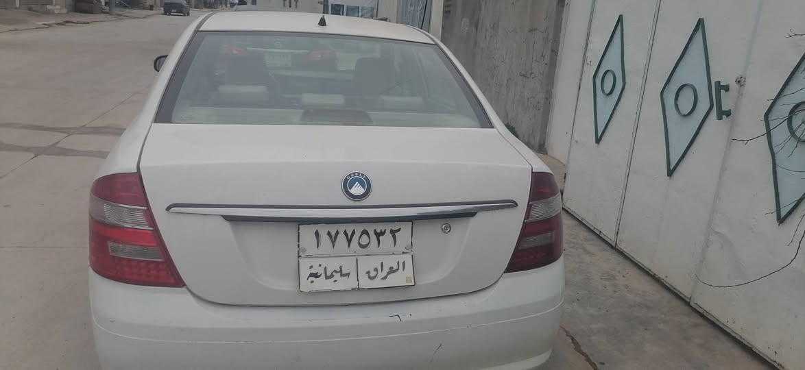 جیلی
ڕه قه م سلێمانی مۆدیل 2014دە یە
سپی به فری 1پارچە و
1په لە ی بۆیاخە  نوکە دە رزی
لێ دراوی پێ وە نی یه هیچ
دە عامی بۆ دە عامی به شه رت
سه نە وی  نزیکە ی 2مانگە
به سه ر چو وە  سعری 61مە جال
***********
