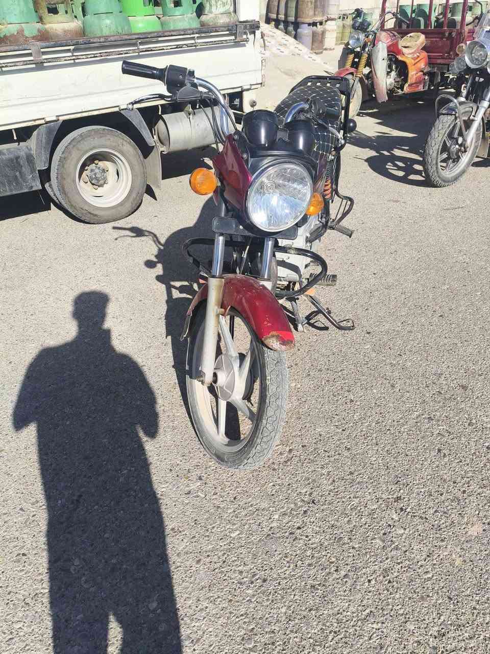 سلام عليكم دراجه بوكسر للبيع موديل 19باب اول 
 شرط الترقيم المكان ديالى شهربان  ***********
السعر 675الف وبيها مجال لشراي
