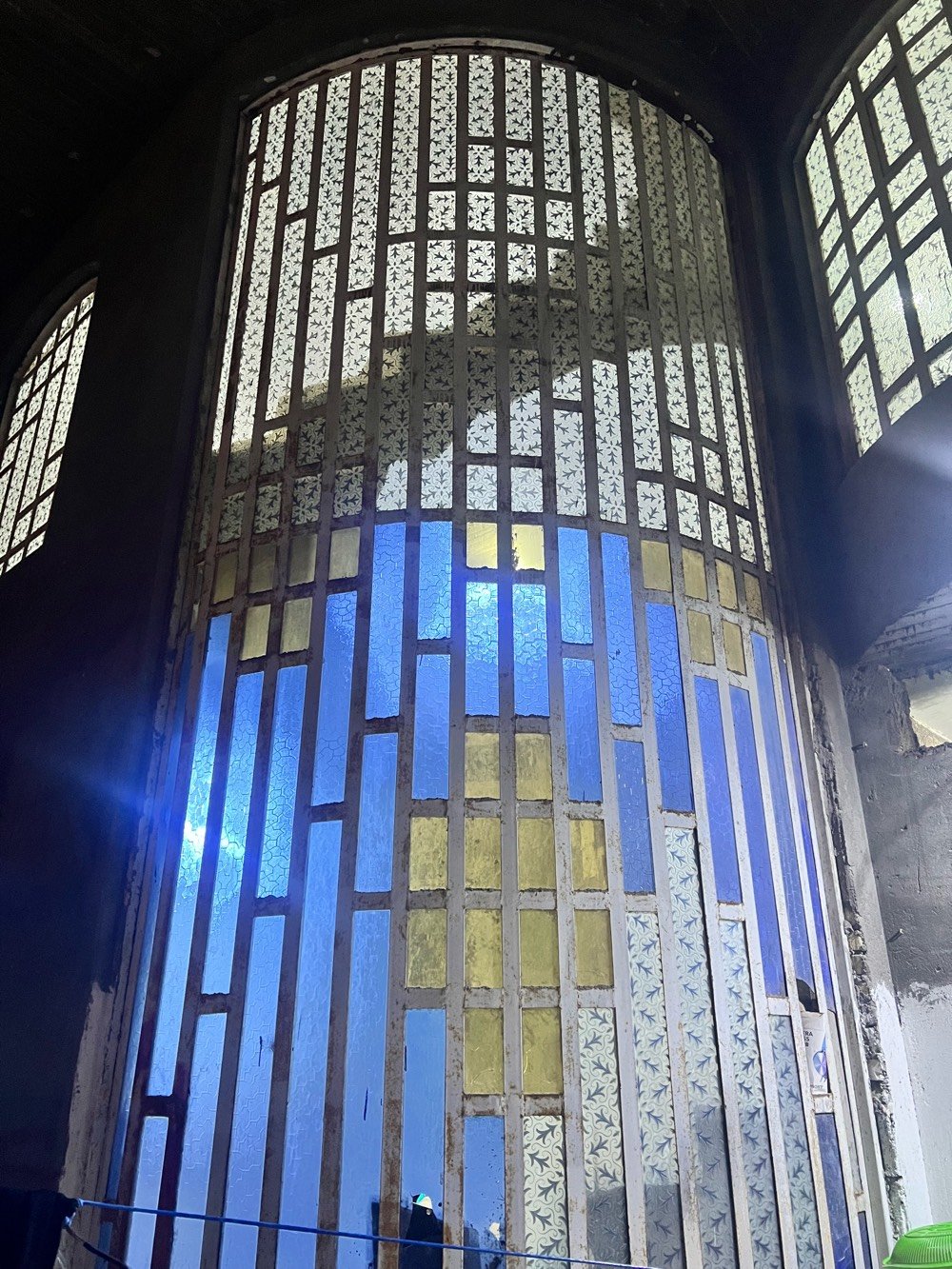 بيت لبيع ثلاث طوابق المساحه 150 متر مربع
7غرف منام وصالات جلوس وحمامات كل طابق حمام
العنوان البصره التنومه الصالحيه شارع النمر