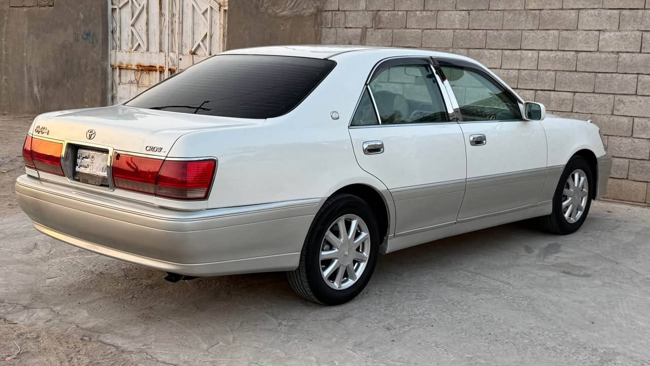 كراون ملكه 2004 / قرار 102 مكفوله من الكصه والنقل والضربه وكافه الاصواليات كامله معامله واصله لتخمين بسمي سياره 
رقم بصره جاهزه من كلشي سياره جديده اي نقص مابيه 
داخل عسلي عنواني البصره الاستفسار ***********
السعر 95 ورقه البصرة, العراق
