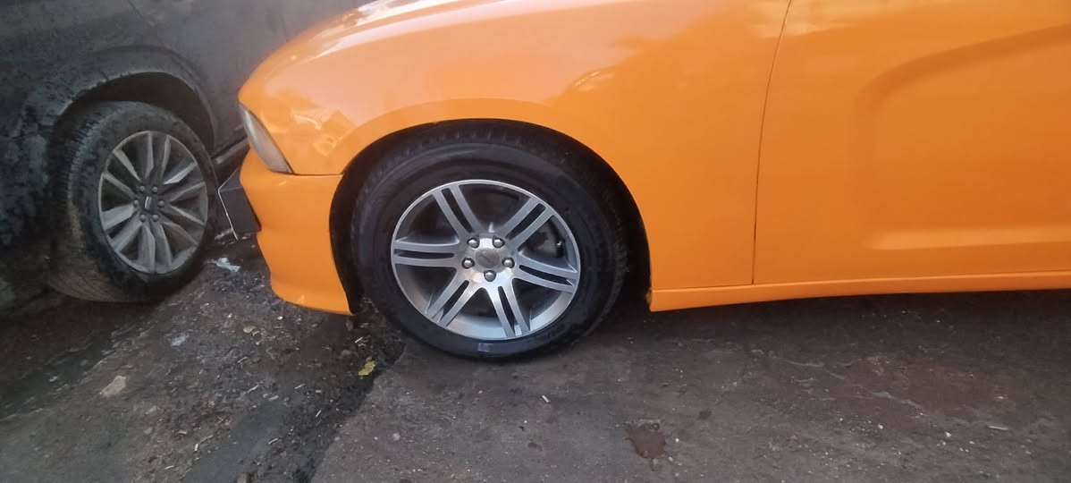 السلام عليكم عندي ويل ١٨ خليجي أمريكي اصلي نظيف لا تصليح ولا عواج رايده ب ٣٠٠ دولار وبي مجال بصيط مكاني بغداد الحريه***********
