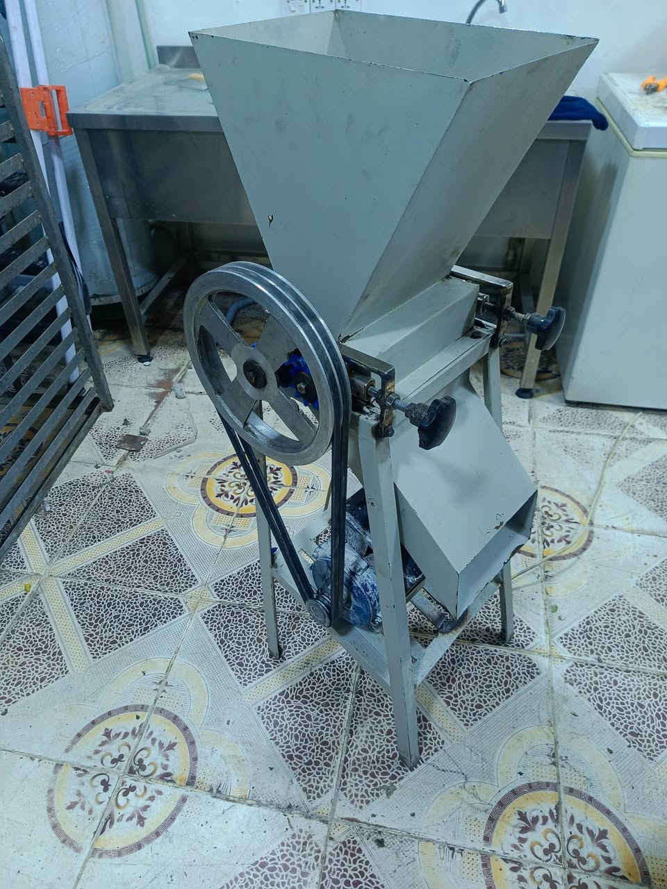 متاح كسارة فستق جيدة بسعر مناسب  ..*********** مكان كركوك
