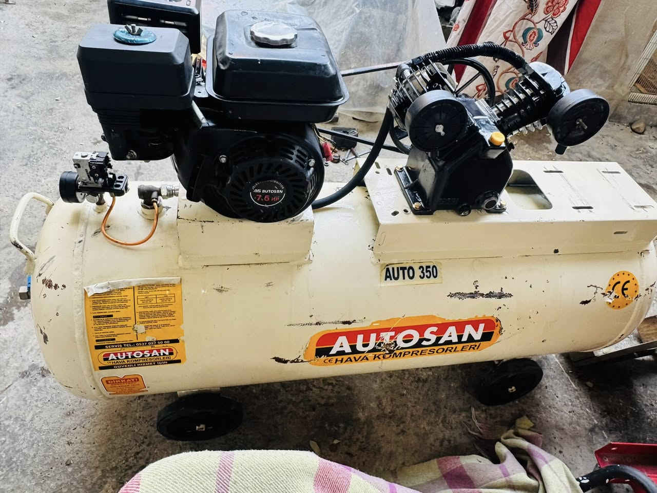 كمبريسر 350 لتر بانزين  نظيف جدا شغال بلادي على وضع شركة السعر 475
مكاني بغداد 
يشتغل كهرباء وبانزين ماطور مكانة موجود 
***********
