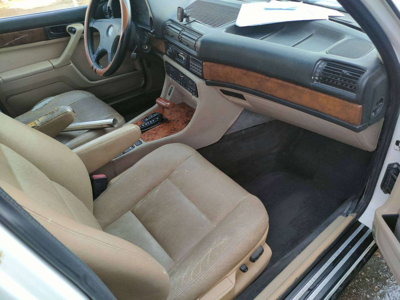 سلام عليكم
بي ام دبليو. حجم .735 
مديل 89 
رقم بابل شرط التحويل 
غرفه جلد جديده توني شادها 
كشنات كهرباء 
فتحه سقف 
مكينه نص عمر 
كير جديد توه شاده 
حداديه نقصها فقط درايم خلفي
تخم تاير ويل جديد 
سياره عوزه ترتيب السعر  ..35$.. وبيها مجال 
بيع أو مراوس مكان نجف رقم ‏‪0788 733 4111‬‏
