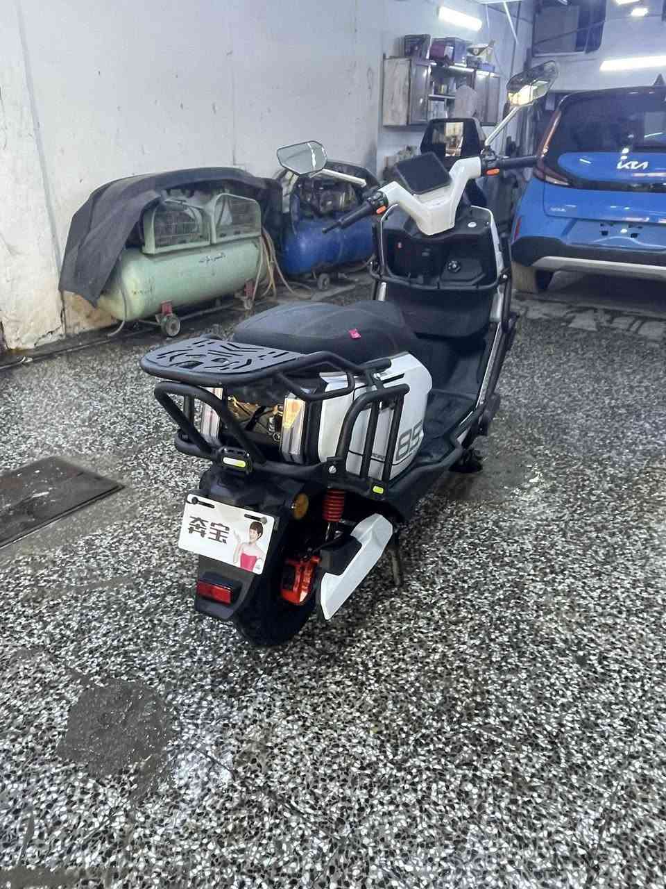 سلام عليكم دراجه للبيع نوع ساعقه تفاصيل الدراجه ملف الفين سرعه 60 حقيقية قفل تايرات قفل ستيرن 
6 بطاريات مسطره سويجين بصمتين لايت عالي ناصي
أيل أي دي دراجه تمشي 75 كيلو حقيقي دسك بريك أربع نمر 
دبل أشاره دراجه مدرعه
مكاني بغداد حي جهاد ب مليون وبيها مجال قليل حك جيه ***********
