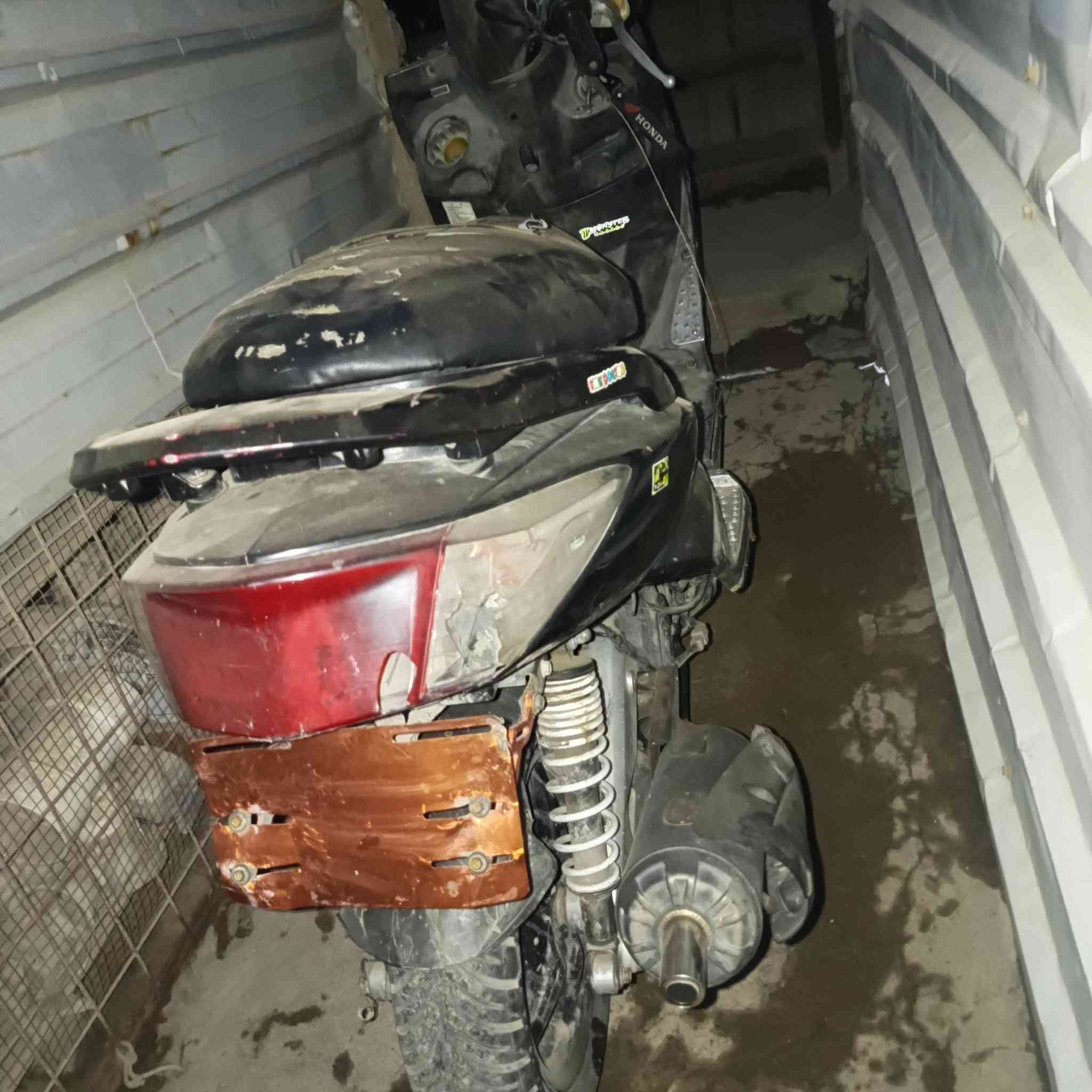 سلام عليكم دراجة سكنس فحل كابريتر سعر 350وبيها مجال بسيط عنوان بغداد الشعب رقم ***********
