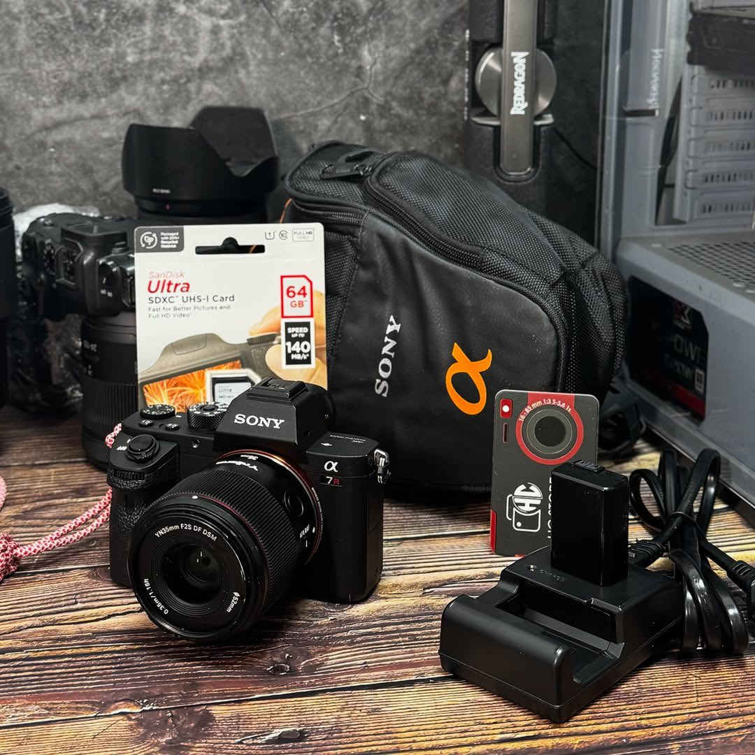 📸 Sony A7R II + عدسة 35mm F2
• كامرة سوني ألفا 7R مارك 2 مع عدسة 35mm فتحة F2
• ⁠مع عدسه 28-70
• كامرة فل فريم Full Frame بدقة عالية 42.4MP 🔥
• شتر فقط 2K يعني شبه جديدة ✅
• نظام فوكس سريع مع 5-Axis Stabilization لتثبيت الصورة
• تصوير فيديو 4K UHD بجودة ممتازة 🎥

🔹 العدسة 35mm F2:
• فتحة واسعة F2 تعطيك عزل و بوكيه جميل جداً
• مناسبة للبورتريه، التصوير اليومي، السفر و الشارع
• أداء عالي حتى بالإضاءة الضعيفة 🌙

📦 الملحقات:
– جنطة أصلية
– شاحنة
– حزام و بطارية بلادي
–

🚚 توصيل متوفر

للاستفسار أو الحجز يرجى المراسلة عالخاص وتساب***********سبب البيع لدي مريض
