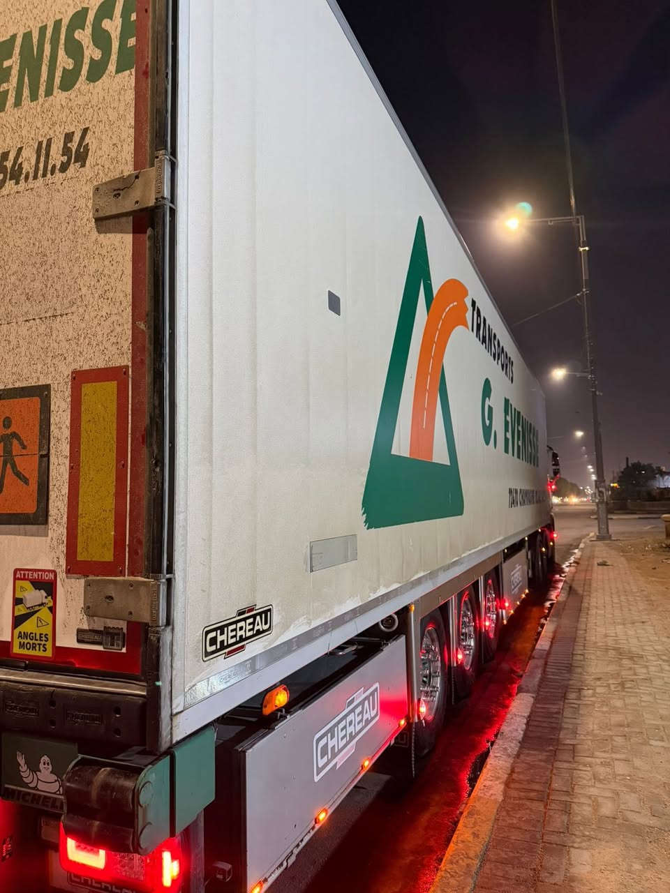 السلام عليكم براد شيرو البيع فصل وربط  سمك 7  موديل 2008 جهاز 200CL   العربانه جاهزه من كلشي تخم تاير ويل كب عربانه خير من الله 
الستفسار هذا رقم صاحب البراد ‭0772 118 4762‬
