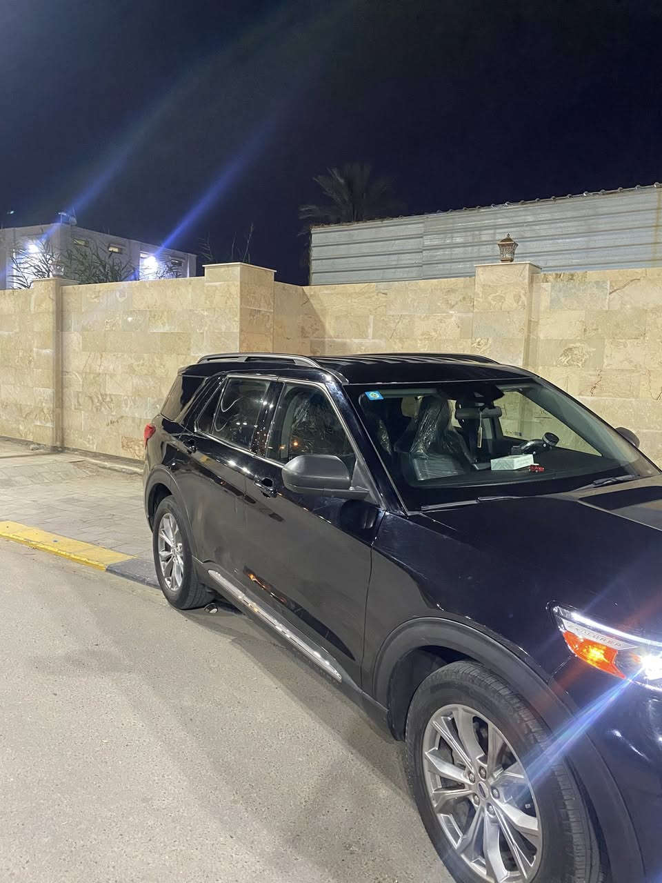 اكسبلورر 2022
رقم بغداد انكليزي جديد صورها قبل تبديل رقم 
بااسمي ومكاني بل بصرة  
مواصفات اكس ال تي فول ماعده الفتحة 
كشنات جلد سبعة راكب نقاط عمياء ورادارات وحساس خلفي وكامرة خلفية كشن كهرباء محرك اربعة سلندر وباقي المواصفات المعروفة والواضحة بل صور
ضربتها الجاملغ مبدل اصلي نفس اللوان والبنيد مبدله وصابغه شاصي ولغد تجي تشوفه وشرط الفحص كذالك مكفول وباقي قطع السيارة ماكو لا بارد ولا صبغ ولا اي تعديل الا بعض الخدوش البسيطة الي صارت بسبب التحميل الي ماتبان الا من تقرب منها يعني مكفولة ماعدة هلقطعتين الي ذكرتهم ايرباك بيها بس ستيرن وبردات ومرجعة سستم سيارة كاملة على اخير حبة كلشي بيها جاهز وبدون اي مشاكل وماتحتاج اي سيرفس حدادية كاملة مسويلها صيانة ببغداد قطع غيار من الوكالة كلها مابيها اي قطعة تجارية ماشية حاليا 30 الف ميل كهربائيات كلها سليمة وشغالة محرك وكير كذالك جدد سيارة فورويل 
وباقي التفاصيل الي نسيت اذكرهم اتصل بيه وتدلل اشرحلك الي ببالك 
*********** 
سعرها 220 وبي مجال بسيط لاتخابرني اذا تكسر بيها لان مكلفتني اكثر لاكن مستعجل على البيع لااكثر وغير متوفر على الفيس بوك وتحياتي
