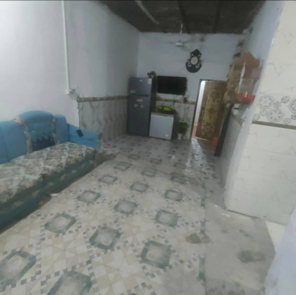 السلام عليكم بيت ركن للبيع الجه اليمنه سادس فرع من جهات ابو طالب المساحه ٩٦الطابق الأرضي يحتوي على غرفه وصاله جبيره ومطبخ وصحيات واستقبال وطارمه وطابق الثاني غرفه نوم وتشاريف الرقم ***********
