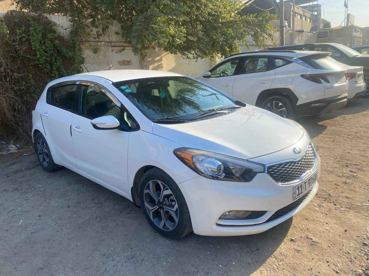 السلام عليكم للبيع فقط فورتي وارد أمريكي قطعتين بس بابين عكس السايق فقط موديل ٢٠١٦ السيارة جاهزة من كل النواحي متصرف علية محرك ٢٠٠٠ كير اي تي السعر ١٠٥ مكان السيارة بغداد الحرية ***********
