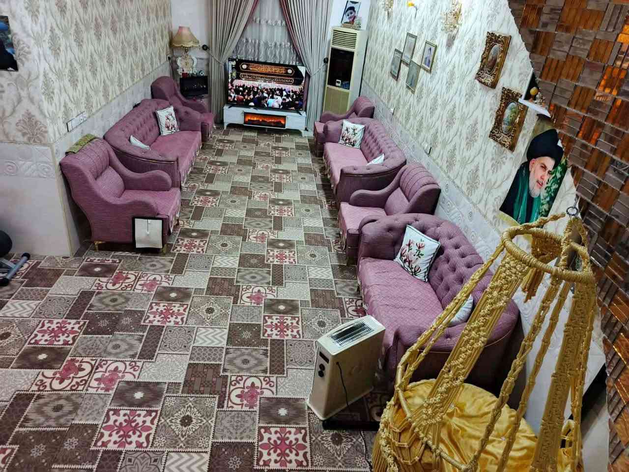 السلام عليكم 

دار للبيع في حي الحكيم نزلت الشهيد نزار او شركه كاله

المساحه الكليه 700 م 

مساحه البناء 400م 
حديقتين اماميه وخلفيه 

4غرف كبار طابقين 
صالتين كبار 
مغاسل داخلي وخارجي 

***********
