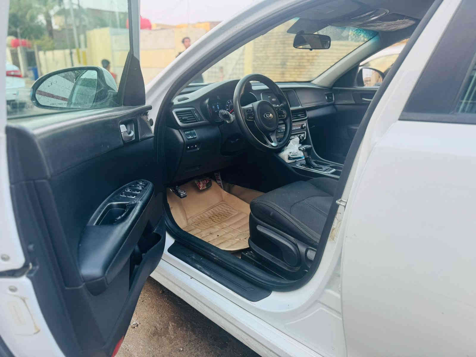 اوبتما 2018 fe
السلام عليكم 
السيارة حادث خلفي جنطة ومصلحة نفسها سونارها موجود 
وهنا بالعراق انضربت الباب الايمن الخلفي ومبدل نفس اللون بالضبط
ماشية 99 الف ميل قابل للزيادة
مكينة 2400 
رادارات جانبية 
شاشة 
كامرة 
تحكمات ستيرن
صدر جديد السيارة كاملة للاخير 
وجاهزة بدون اي نقص
رايديها ب 134$ 
مكانها بغداد الشعب 
***********
مكلف بالنشر
