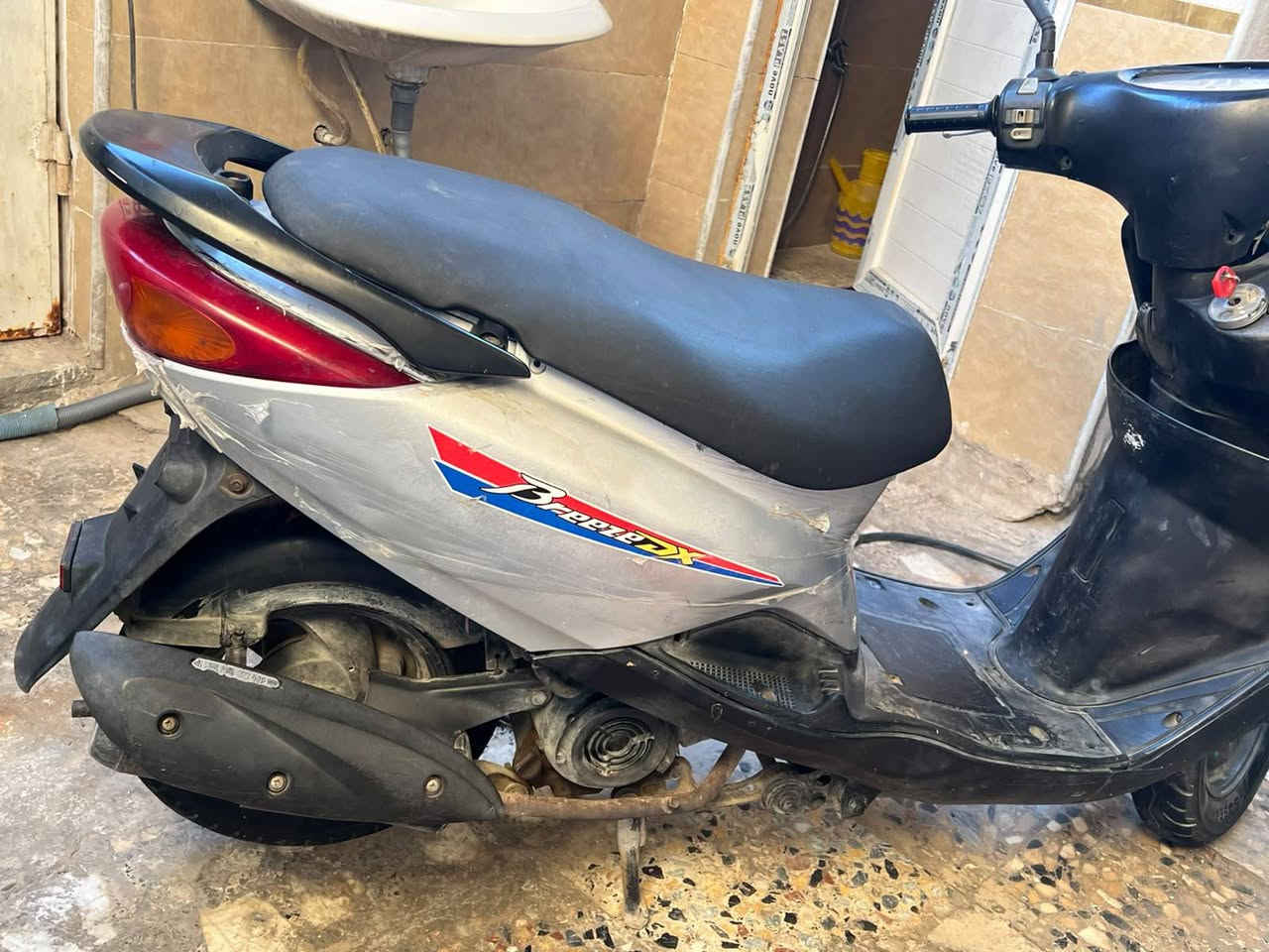 السلام عليكم  

دراجه ابريز لبيع نضيفه وكلشي بيها شغال سلف هدر شغاله كهربايات كلها شغاله لايت عالي ناصي ماناقصها كلشي اسعر 425 ماكن بغداد العبيدي 
***********
