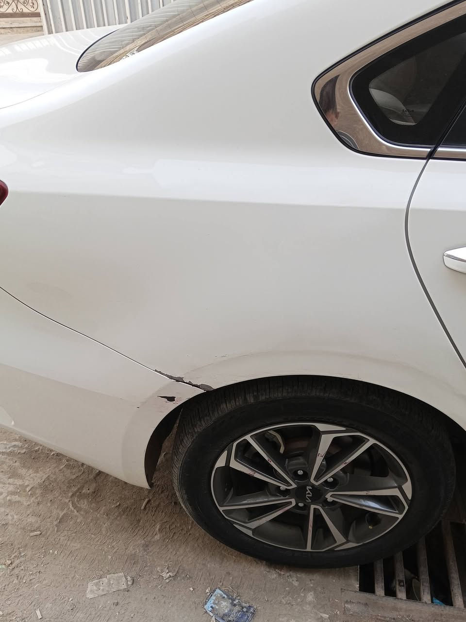 كيا 3 موديل 22 شمالية بسم الشركة بيها حادث الدوسة موضحها بالصور وبيها بارد بهلال الجاملغ الخلفي موضح بالصورة مكينة 1500 دبل نوزل علما السيارة ماشية 37 الف كم هذا. رقم الهاتف 
***********
السعر 138 وبيها مجال
