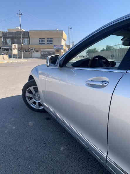 السلام عليكم 
للبيع مارسيدس موديل 2007 
فول مواصفات بانوراما السيارة 
لارج الباب طويل حجم 350 محرك 6 سلندر 
سيارة مكفولة عدا جاملغ الخلفي فقط صبغ بدون دواخل 
مكان السيارة بغداد 
السعر 182 ورقة
رقم هاتف ‭0770 631 0188‬
