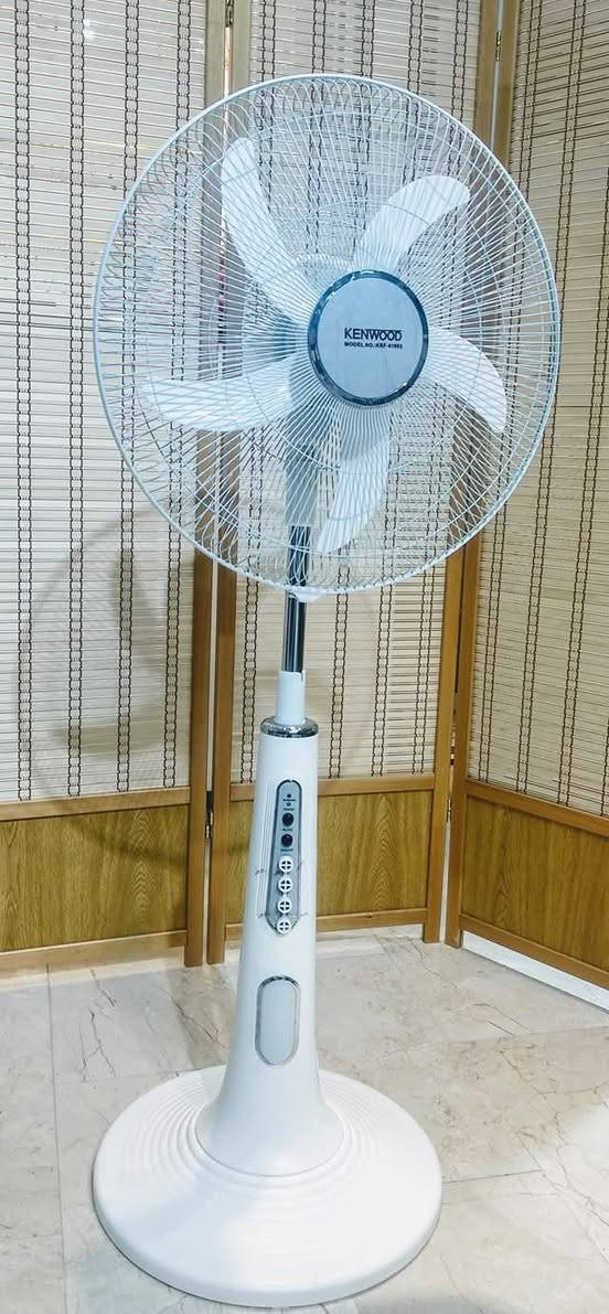 قسم الاجهزة الكهربائية في مجمع التميمي احمد 
 وصلتنا اليوم مراوح شحن  ماركه كينود الاصليه ❄❄
مروحه كينود افضل مروحه شحن في السوق العراقيه على الاطلاق 💯💯
✅مراوح تعمل على الكهرباء وفي حاله انقطاع التيار الكهربائي تعمل اوتماتيكيا لاكثر من ٤ ساعات.
✅تحتوي على مصباح ليد للاناره.
✅تحتوي على USB لشحن الموبايل.
نوع البطاريه الحجم الكبير  
✅مروحه شحن عموديه كينود   ١٨ انج ب ٨٥ الف.

للحجز او الاستفسار يرجى مراسله الصفحه 📩📩📩
العنوان كوت / شارع دور العمال الرئيسي/ مجاور الصيدليه المركزية
🛵توجد خدمه التوصيل لكافه المحافظات🛵


**إذا كنت صاحب هذا الإعلان وتريد حذفه لأي سبب، رجاءا أرسل رسالة إلى الدعم الفني**