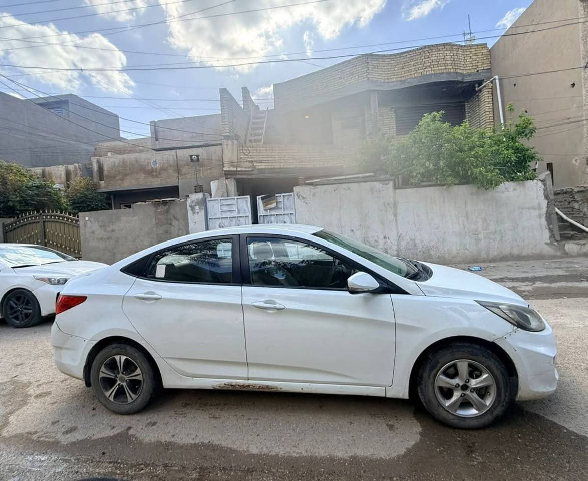 اكسنت خليجي 2015.. محرك 1.6 
سيارة بيها قطعتين بارد فقط بدون اي قطعة صبغ
مكانها الدورة ***********
السعر ٩٨ ورقة وبيها مجال بسيط
