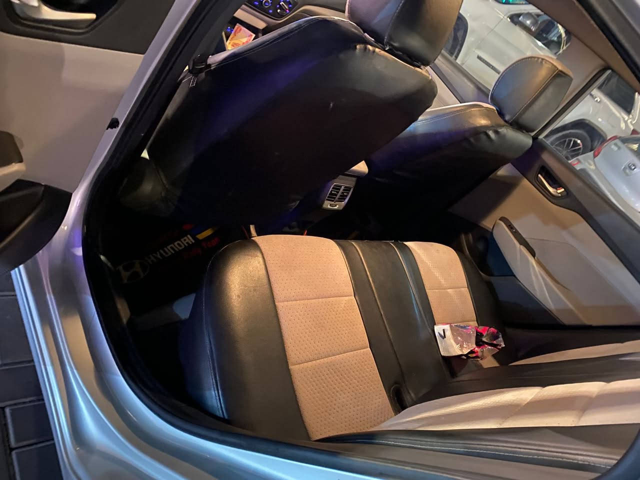 اكسنت موديل 19خليجي بيه صبغ فقط جاملغ امامي صفحت السايق سنويه هزه جديده بسمي كلشي بيه شغال وجديد سعر 119$ ***********
