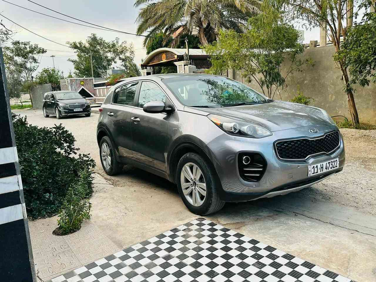 كيا سبورتج موديل ٢٠١٧ وارد امريكي
ماشية 97 الف ميل قابل للزيادة مواصفات تحكمات ستيرن جهتين كروس سرعة مسجل شاشة مع كاميرة بلادية تبريد قطعتين ويل كب عدد ٤ تبريد خلفي محرك ٢٠٠٠ 
جي دي اي انظمة قيادة عادي سبورت اي بي اس اربعة دسك مانع انزلاق مثبت سرعة كروز  صدر باتري تايرات جدد شادهن سيارة جاهزة من الاخير 
رقم بغداد باسمي مشروع وطني السيارة دينار ماتصرف عليه جديدة  مكان السيارة ديالى بعقوبه للاتصال*********** السعر 170 وقابل للتفاوض حك الجيه
