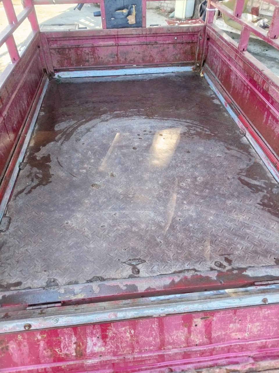 السلام عليكم ستوته للبيع نضيفه وخير من الله السعر مليون200 وبيها مجال بصيط العنوان بعقوبه بهرز حي القادسيه للاتصال ***********
