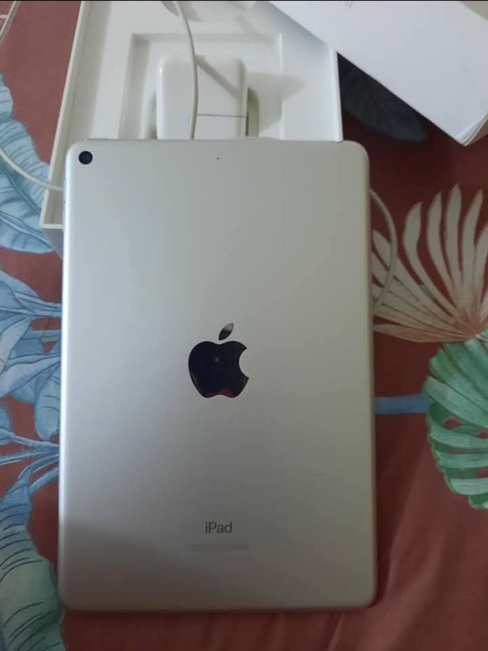 سلام عليكم ايباد مني5  ذاكره 64 جديد وحش العاب *********** مكاني نجف
