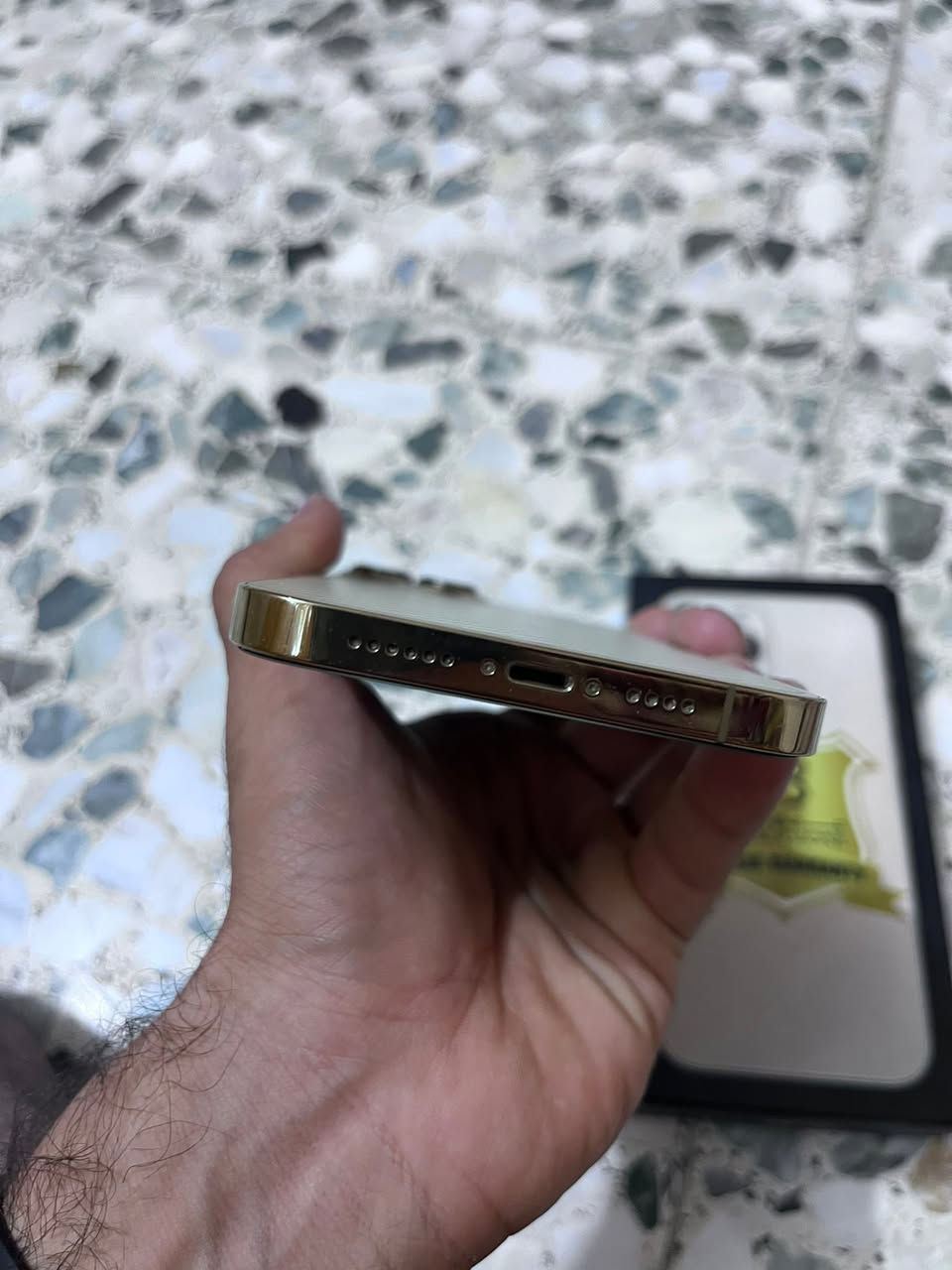 السلام عليكم ايفون 13 برو ماكس للبيع او مراوس وي 15 جهاز كله بلادي عدا الكامره الx3 بيهه رجه سعره 600 وبي مجال البطاريه 76  المكان بغداد البلديات , ***********
