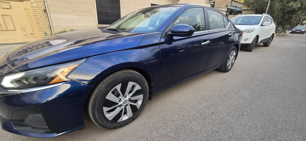 السلام عليكم 
نيسان ألتيما ٢٠٢٤ فئة ال s 
ماشية ٤٠٠٠ ميل يعني زيرو
حادث السيارة مرفق 
رقم بغداد 
السيارة جديدة بمعنى الكلمة 
*********** 
مكان السيارة شارع فلسطين . 
السعر ١٥٣ وبيهة مجال بسيط جدآ
