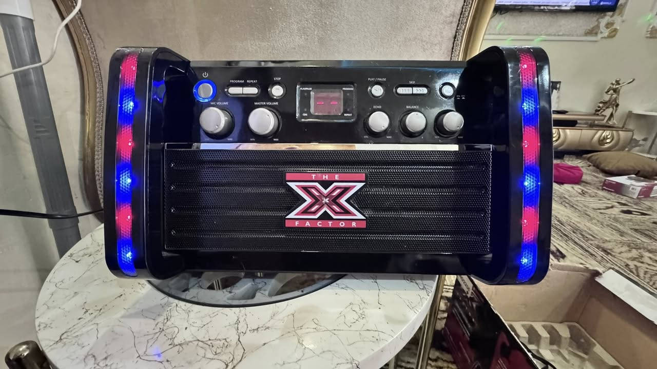 سماعة كلش حلوة تحتوي على مدخل للقرص واوكس ومداخل مايك السعر 50 الف مكاني بغداد الحسينيه ***********
