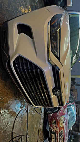 السلام عليكم 
 للبيع 
تويوتا كراند هايلندر   كليين تايتل فقط دعامية صبغ
هايبرد 2.5 
هايبرد 
فئة XLE 
فول عدا الفتحة 
جلد
بصمة
كراسي كهرباء
رادرات مانع تصادم 
تحديد مسار 
شاشة
كامرا
تدفئة كشنات
كشن منفصل 
زنون 
هندبريك اوتو 
3 وضعيات قيادة 
وبيها هواية مواصفات 
ماشية 14 الف 

حادثها بارد فقط 
بارد بلباب والجاملغ وبارد ب قبق الجنطة كلش قليل 
السيارة كليين  بدون قطرة صبغ  وصور الحادث بل منشور 

ايرباك بردة والكشن عكس السائق مرجع وشغال 

بدون رقم رقمها مجاني على الدولة 

مكاني بغداد حي الخضراء 

***********
