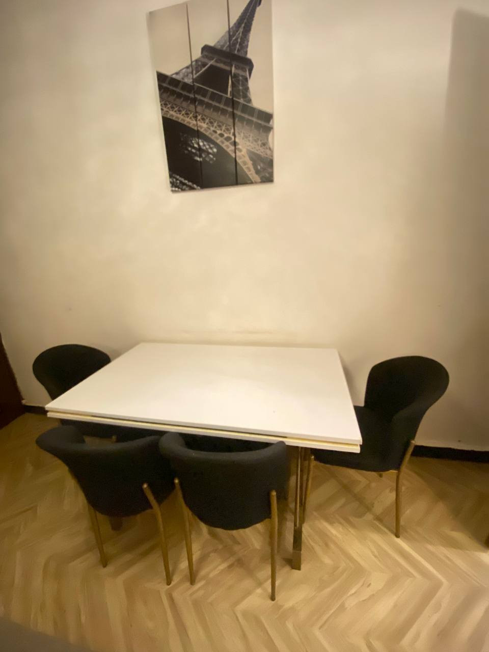 ميز طعام ٤ كراسي ب ١٨٠ عنوان بغداد تقاطع درويش ***********
