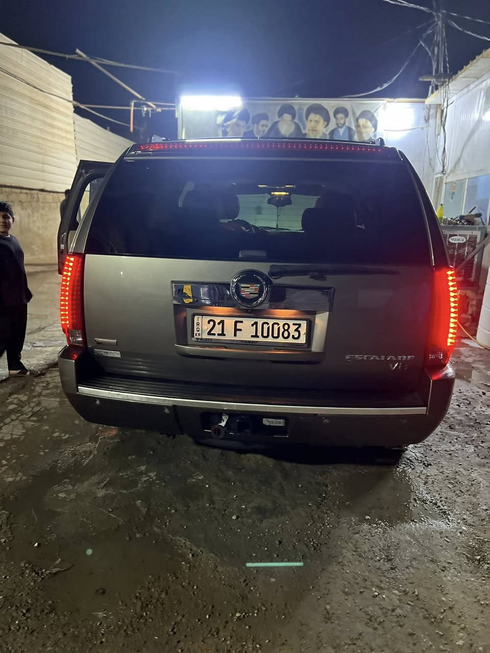 السلام عليكم  كدلاك اسكاليد موديل 2012 مكفوله ماعه شبر بالجاملغ الورا وشبر بالجاملغ الامامي صوب السايق 

اخوان السياره نضيفه 

محگونه مواصفات معروفه الكادلاك 

السياره معروضه 268 وبيه مجال 

الاستفسار *********** او ***********
