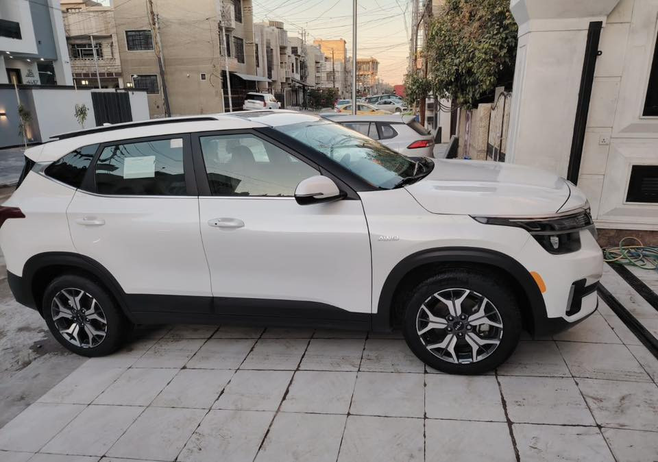 السلام عليكم 
للبيع او مراوس 
سيلتوس 2023 
وارد امريكي 
فول مواصفات 
فئه الـ EX
مناقصهه شي 
بدون ايرباك
ماشيه 17 الف
مكفوله من الصبغ 
تبديل بنيد + جاملغ اصلي نفس اللون
السيارة فول مواصفات مكينه 2000 دوش 
السعر 17,500 وبيهه مجال. 
بغداد ، حي البنوك.
للاستفسار  / ***********
@إشارة
