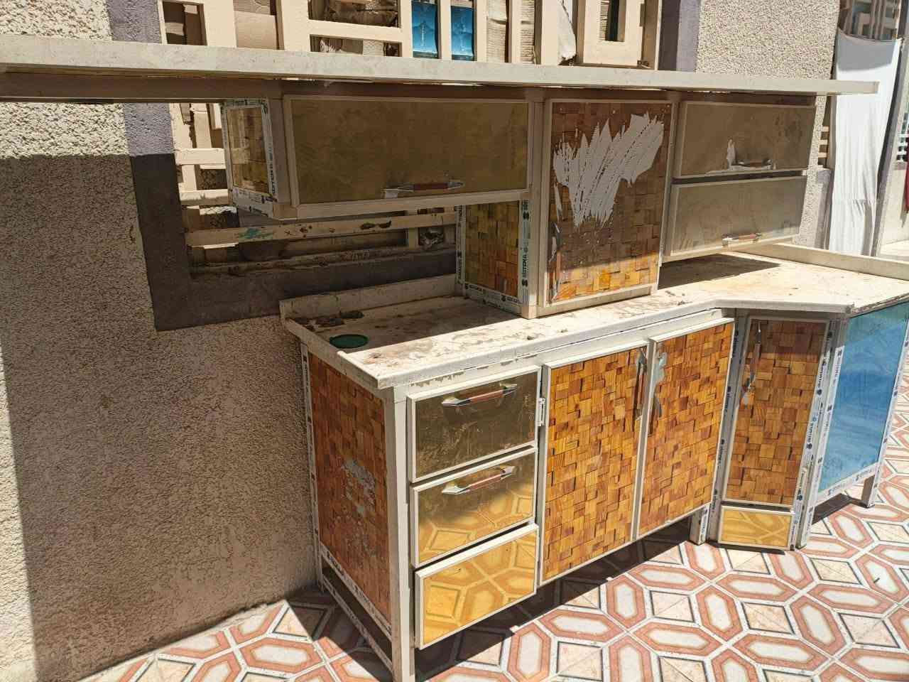 السلام عليكم كاونتر مرمري للبيع تزكام درجه اولى استعمال قليل نضيف جدا جدا السعر ٢٥٠ وبي مجال الشراي يتصل رقم ***********مكان كربلاء
