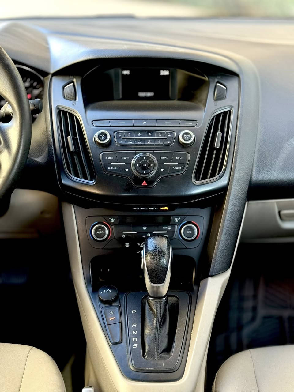 للبيع او مراوس فورد فوكس موديل 2018 مواصفات SE
السيارة نظيفة جدآ وجاهزة بدون صبغ كفالة عامة كير محرك تحويل غرامات كلة بشرط مكان سيارة دهوك السعر بلاش *********** ***********
