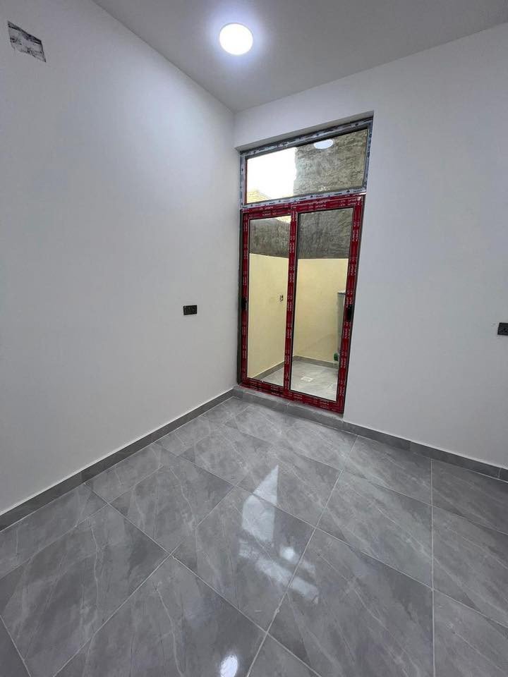 دار للبيع مودرن – فرصة استثمار وسكن بنفس الوقت 🔥

🏠 دار مرتب وجاهز ضمن موقع مميز

📐 المساحة: 100 متر

📏 واجهة عريضة: 6.25 م

📐 نزال: 16 م

📄 : طابو زراعي سند 25

📝 تنازل شركة + إقرار محكمة (أمان تام)

📍 الموقع الذهبي:

بغداد – الدورة – البوعيثة 

قريب من الخدمات والأسواق، مناسب للعائلة أو للاستثمار

🛏 تفاصيل الدار:

✔️2 غرف نوم

✔️صالة واسعة

✔️استقبال أنيق

✔️مطبخ عملي

✔️2 صحيات

💥 السعر منافس ومغري

📞 الاتصال للجادين فقط:
***********

 #البعيثة_عرب_جبور

