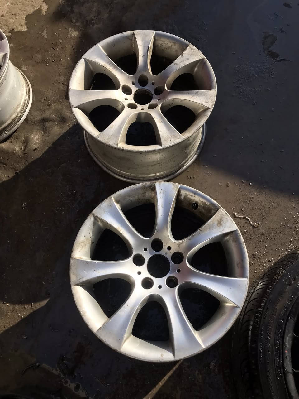 السلام عليكم
سبيرات بي ام دبليو الاسود زوج جدد حجم 15 شفة عريضة والسلفر حجم 18 كلهن مابيهن تصليح 
التك سعرة 40 الف قفل
مكاني الشيخ عمر
***********
