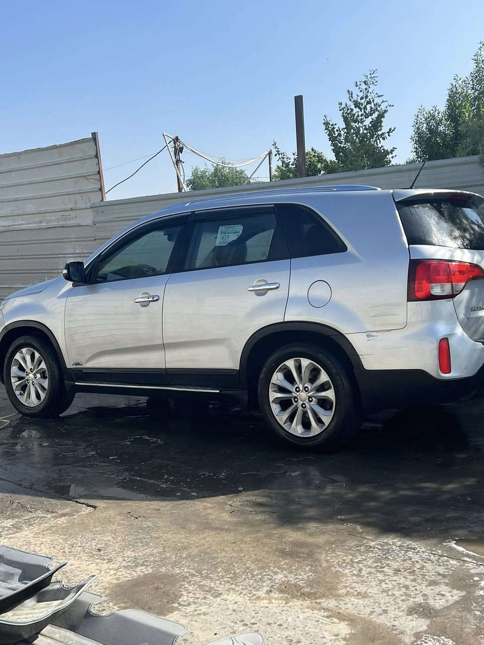 السلام عليكم للبيع كياسورنتو موديل 14 واردامريكي محرك 6 سلندرفول مواصفات واحدعلى  واحدلمتت  رقم كربلاءانكليزي باسمي السياره بيها أربع قطع ونص صبغ بدون حادث بدون دواخل كيرمحرك حداديه تبريدتخم تاير السياره جاهزه من كلشي مال جناي السعر 140 وبيها مجال مكاني بغداد رقم الهاتف ***********
