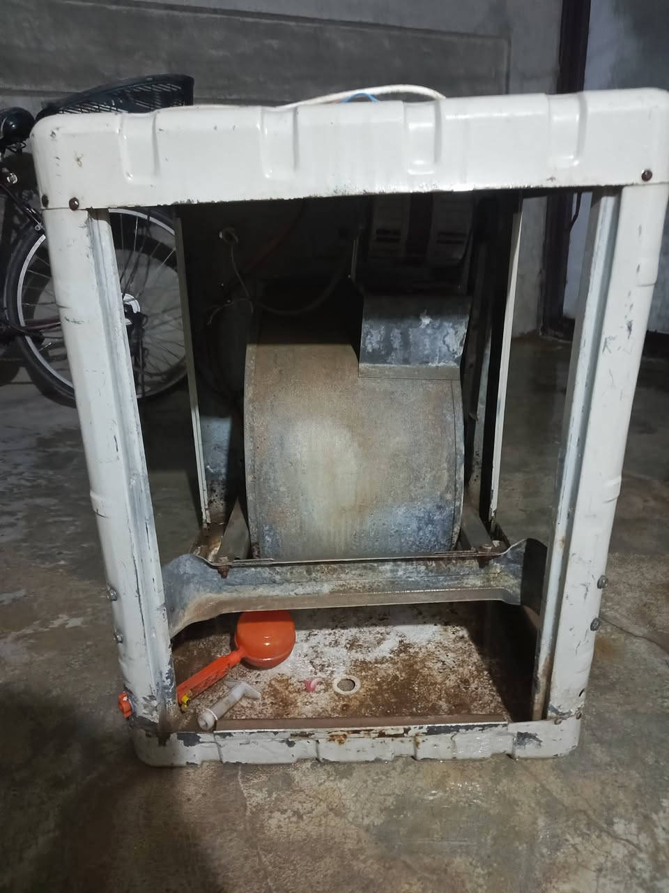 مبردة هواء ياسان حجم 2 
ماطور سرعه واحده سريع جدا
 ونضيف غطاس شغال
 تشتغل حتى على المولد 
شاصي وگشر نضيف بدون 
سعرها 60 الف
***********
