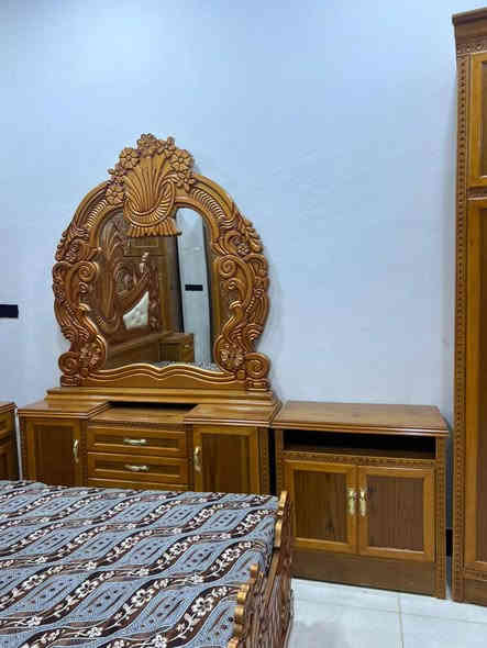 توجد غرفة نوم توج حطاطة متكونة من 5قطع نضافة فول هيا ودوشكها السعر مليون 400 العنوان الرمانة الاستفسار علرقم ***********
