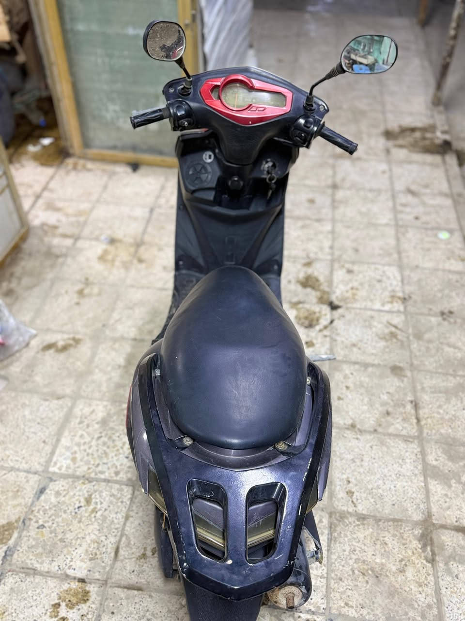 سلام عليكم دراجه سكنز شمعه
نضام كابريته 

دراجه  ماممدود عليه سبانه بل نسبه للمحركه 

دراجه بيه ضرر بصيط بل كفر المامي بي شخوط. مثل ما موضح بل صوره 

اشاير يغالات +دبل اشاره +بك لايت كله شغال بيه نقص كلوب امامي 

عنواني حله حي العسكري شارع 30 

متواجد على الفيس. او على واتساب ***********
