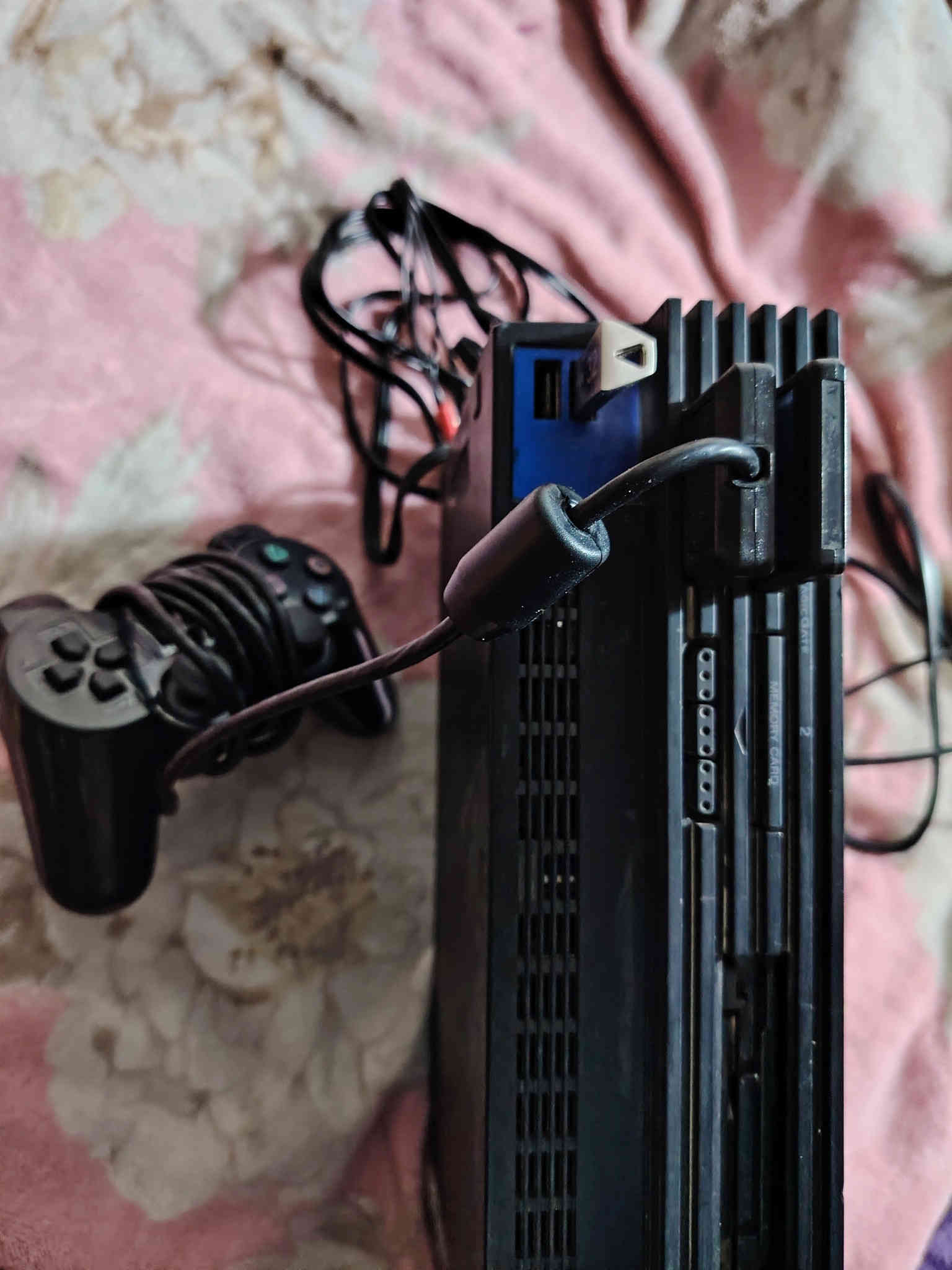 بلي 2 نضيف مامفتوح غراضة اصليه يدة وحدة اصلية واير اُصًلًيےّ كيبل اُصًلًيےّ وياه فلاش 32 كيكا وبي العاب وخزن وياه السعر 35 مكاني كربلاء *********** توصيل عِنـ.̷̷̸̷̐ـديّ  داخل كربلاء اجيبة الباب بيتك توصيل مجاني
