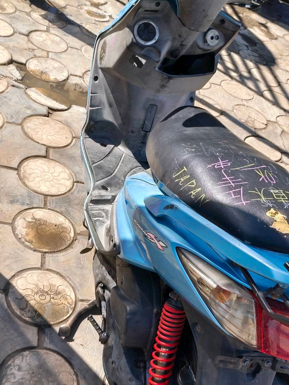 سلام وعليكم سكنس فحل كابريتر نضيفه كلش نكرة سلف كهربائيات كلها شغاله دبلاتها شغاله 
مراوس اوبيع 
675 وبيها مجال قليل
***********
بليدات تقاطع المرور مقابل مطعم بيك جكن 