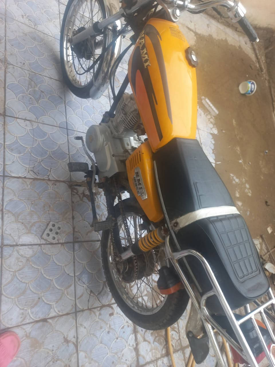 سلام عليكم دراجه نامه اصلي مديل 22 مكفول  من كلشي 
والسعر ٦٠٠ وبيه مجال المكان دوانيه حي الزيتون الرقم ***********
